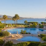 KI-Stimmungsbild für Grupotel Mallorca Mar mit Familienpool, Kinderpool, Garten und Küstenblick bei Cala Bona