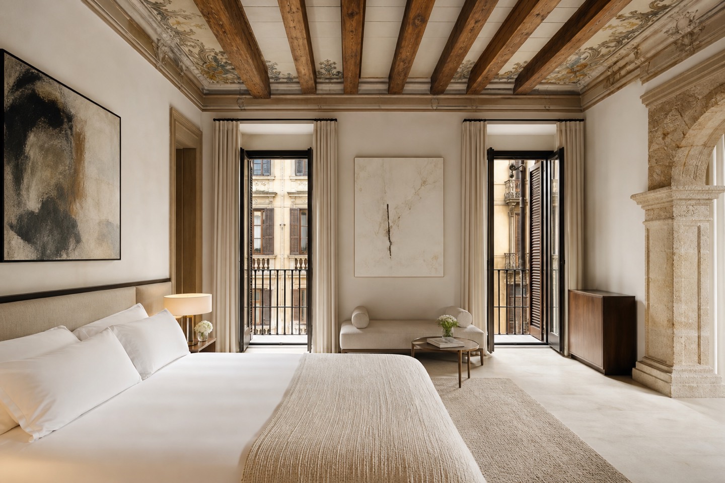 KI-generiertes Stimmungsbild für Sant Francesc Hotel Singular mit eleganter Suite, Holzbalken und historischem Deckendetail