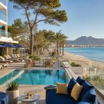 KI-Visualisierung für The Sea Hotel by Grupotel mit Poolterrasse direkt am Sandstrand von Can Picafort