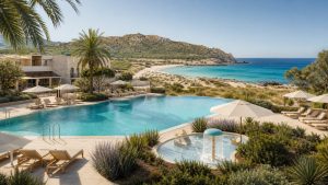 KI-generiertes Stimmungsbild einer Familienresort-Poollandschaft an der Cala Mesquida für den VIVA Cala Mesquida Resort und Spa Hotelcheck